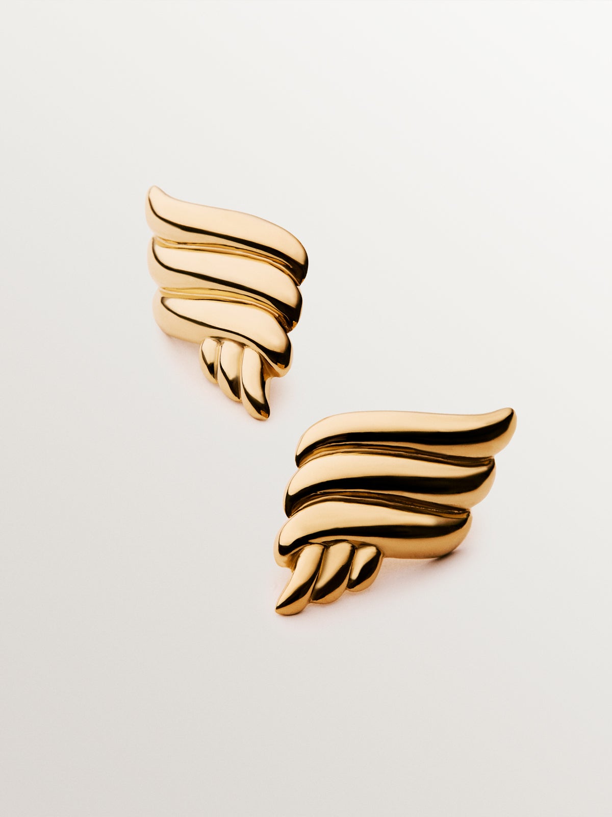 Pendientes de plata 925 bañada en oro amarilo de 18K con forma fluida