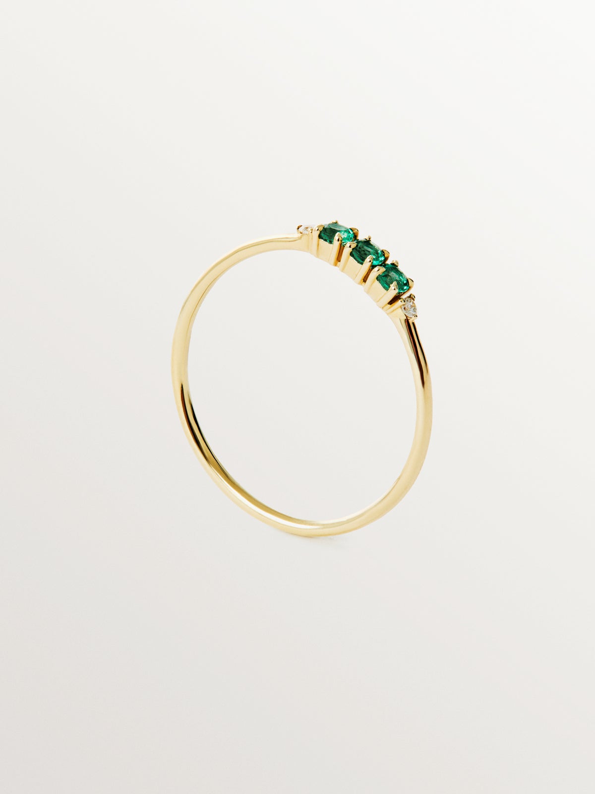 Anillo de oro amarillo de 9K con esmeraldas y diamantes