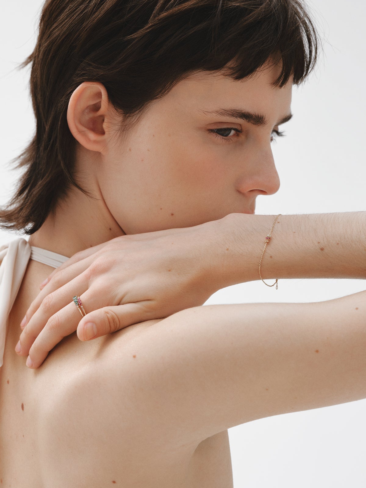 Pulsera de oro amarillo de 9K con rubís y diamantes