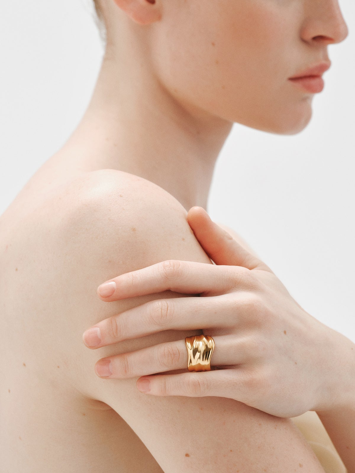 Anillo ancho de plata 925 bañada en oro amarillo de 18K