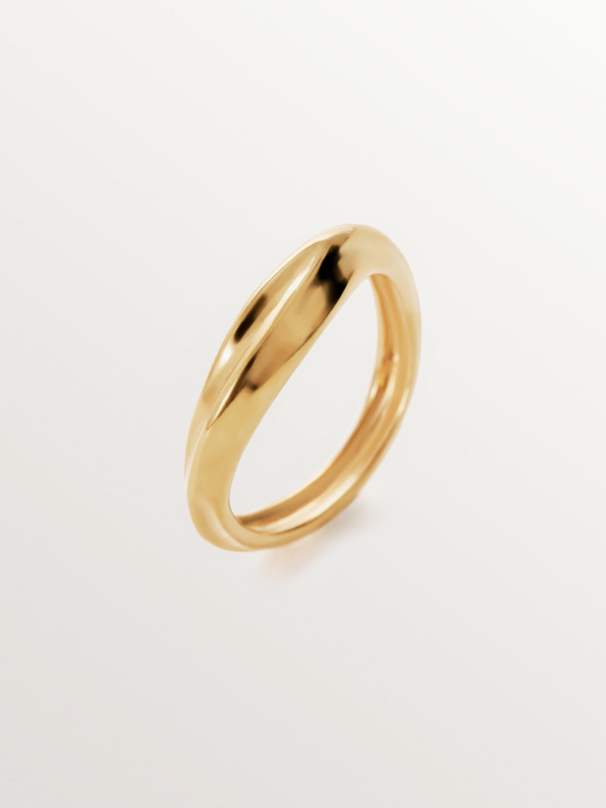 Anillo de plata 925 bañada en oro amarillo de 18K con textura