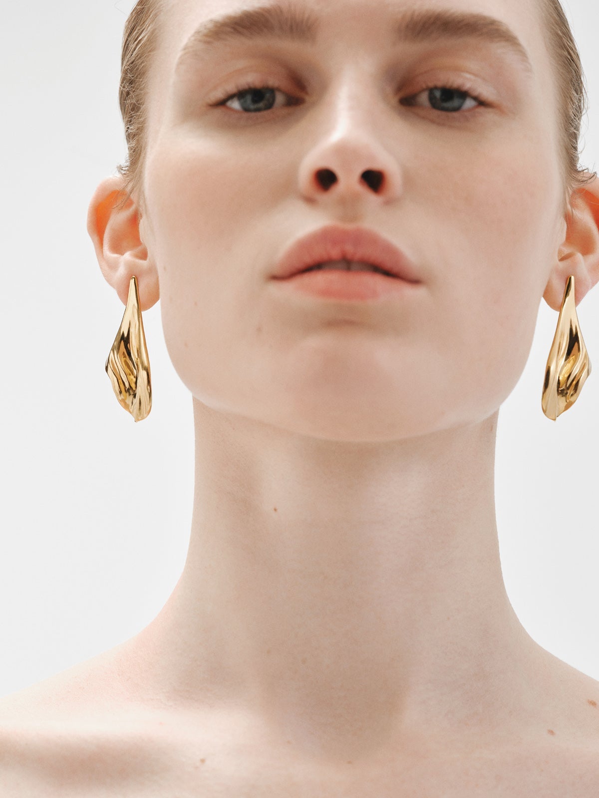 Pendientes de plata 925 bañada en oro amarillo de 18K con textura