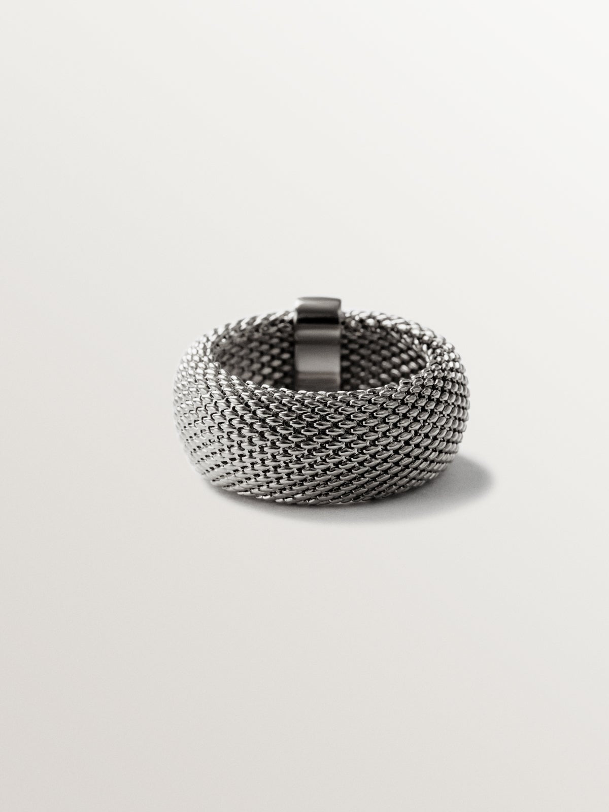 Anillo rígido de plata 925 con malla