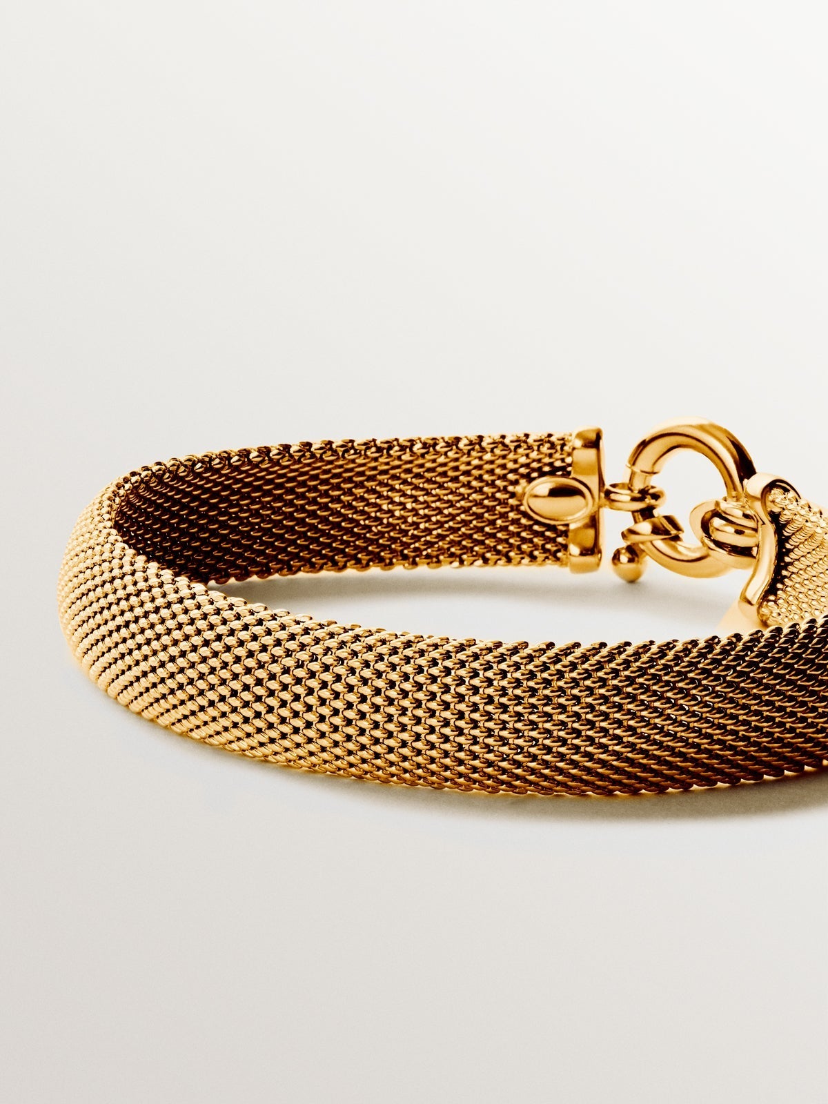 Pulsera rígida de plata 925 bañada en oro amarillo de 18K con malla