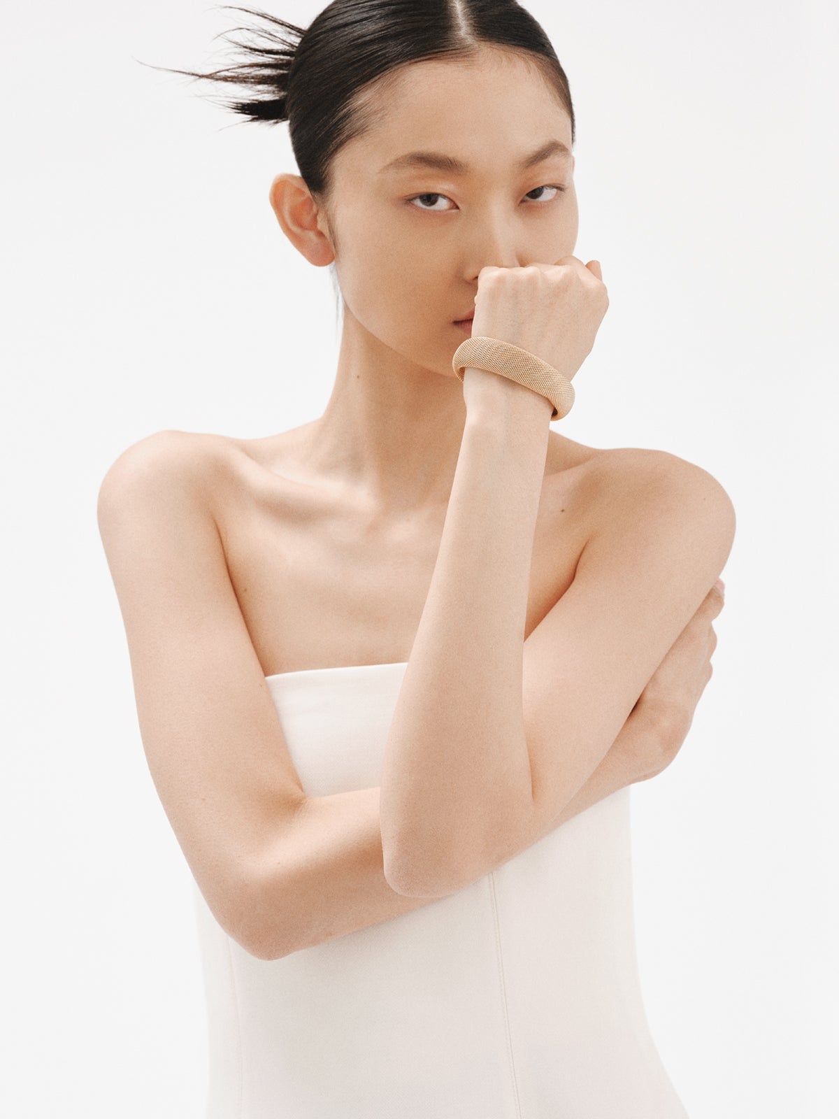 Pulsera rígida de plata 925 bañada en oro amarillo de 18K abierta y con malla