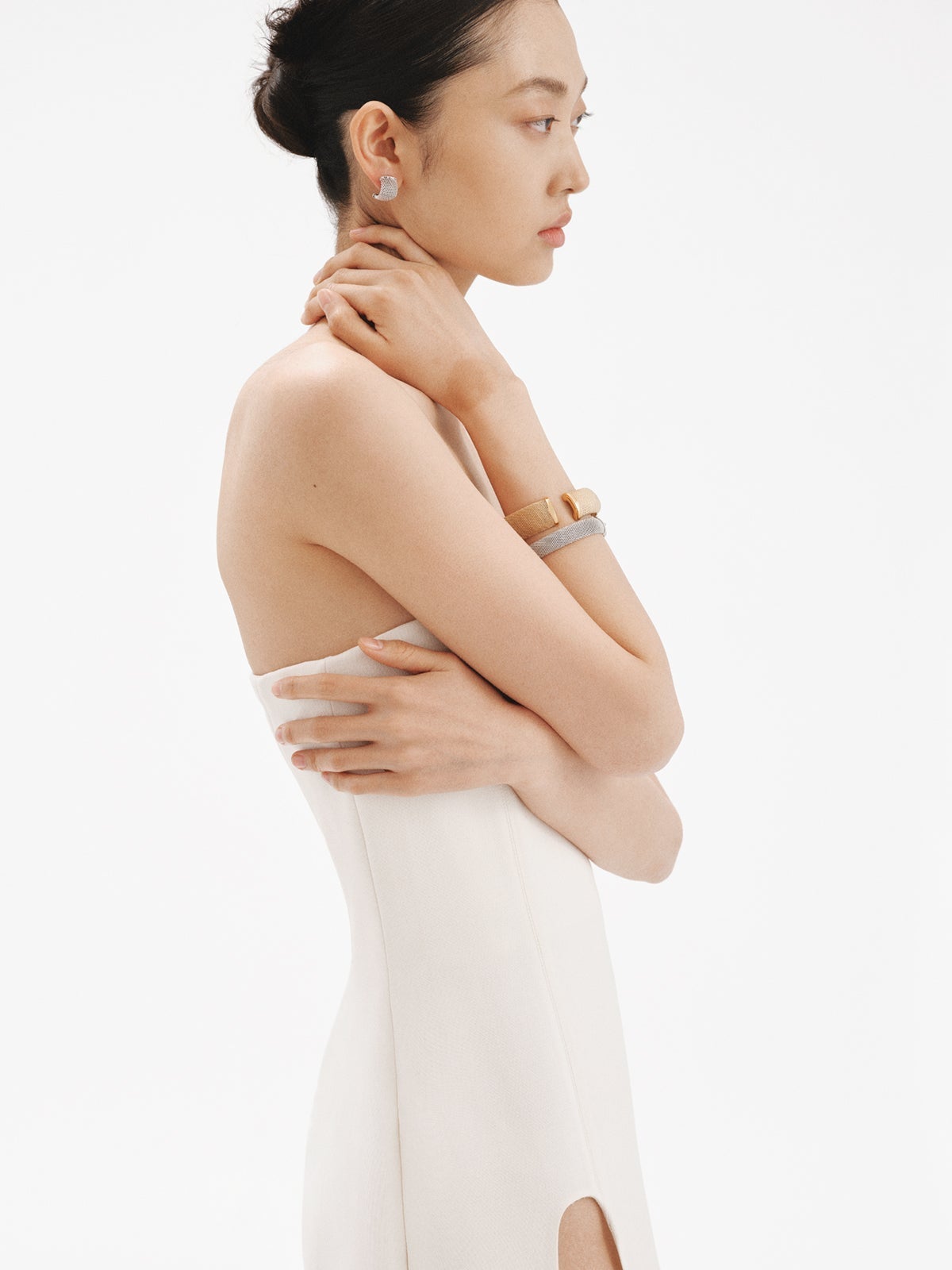 Pulsera rígida de plata 925 bañada en oro amarillo de 18K abierta y con malla