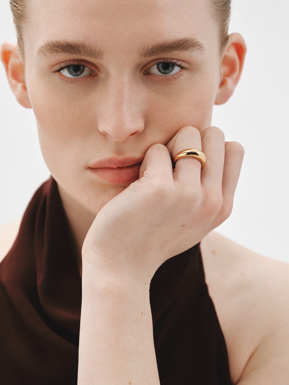 Anillo abombado de plata 925 bañada en oro amarillo de 18K