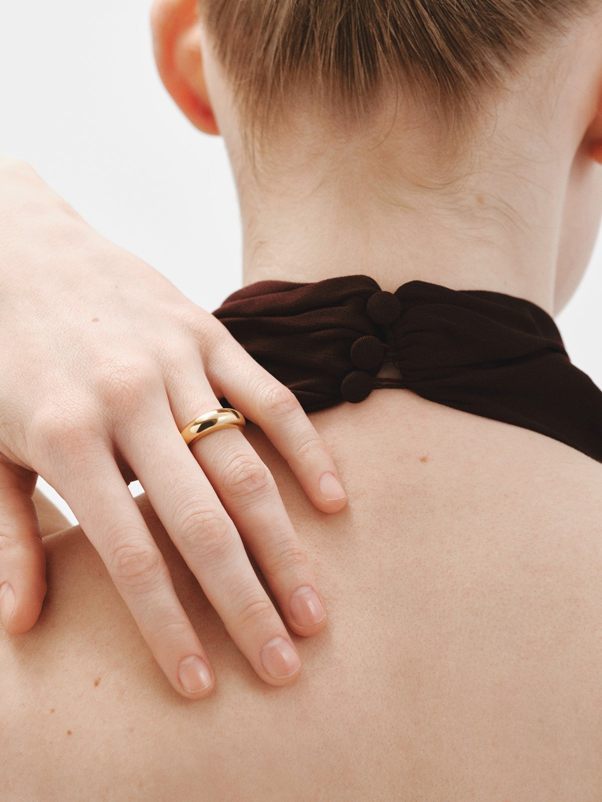 Anillo abombado de plata 925 bañada en oro amarillo de 18K