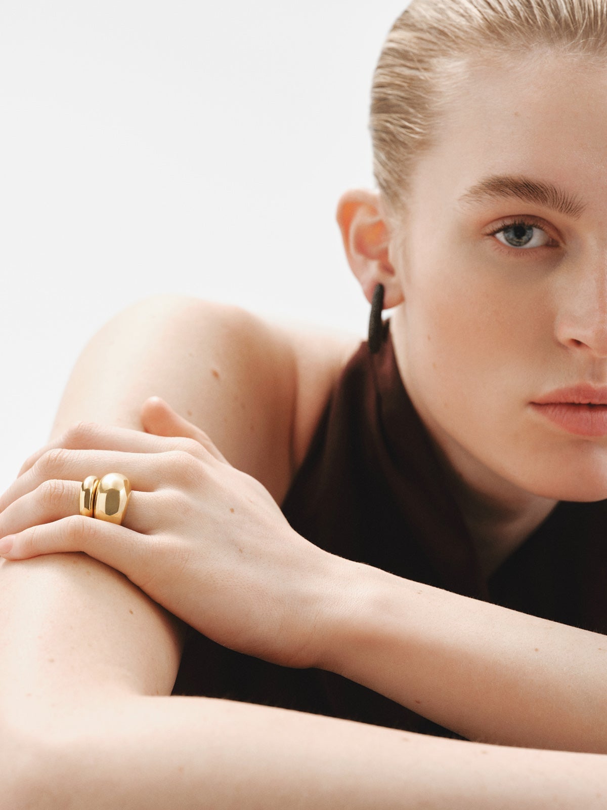 Anillo abombado de plata 925 bañada en oro amarillo de 18K