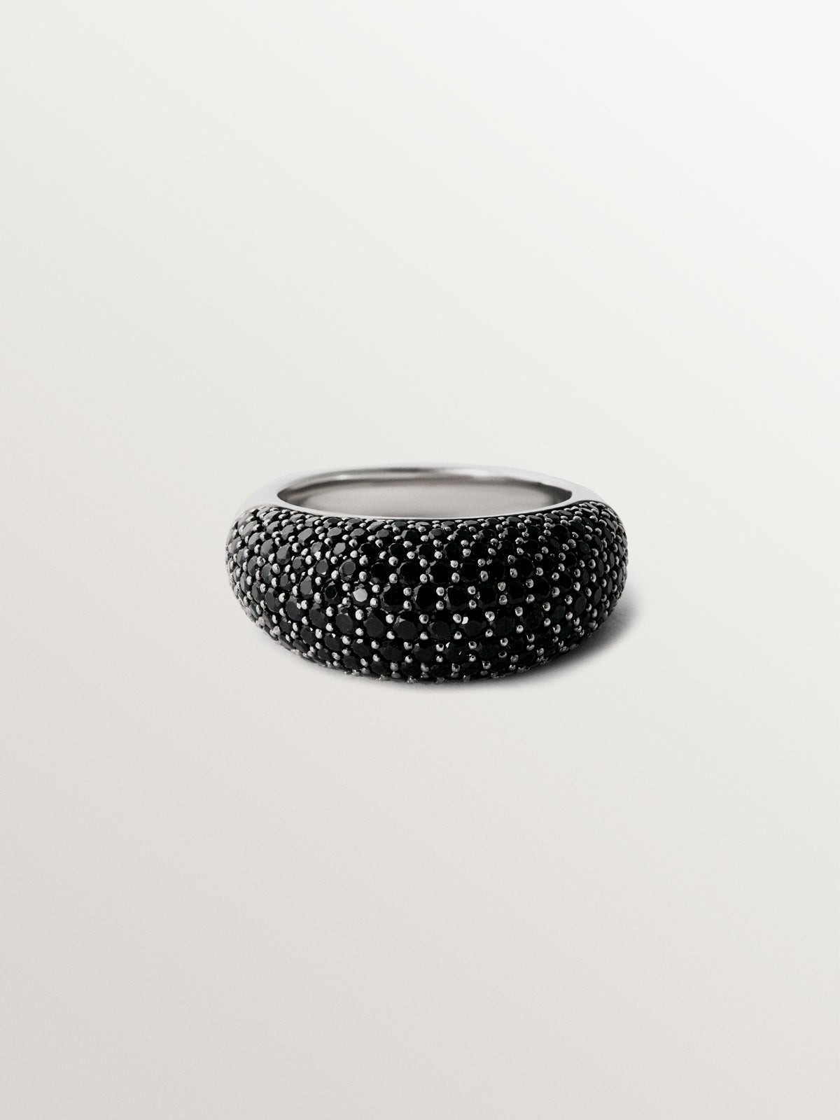 Anillo de plata 925 con pavé de espinelas negras