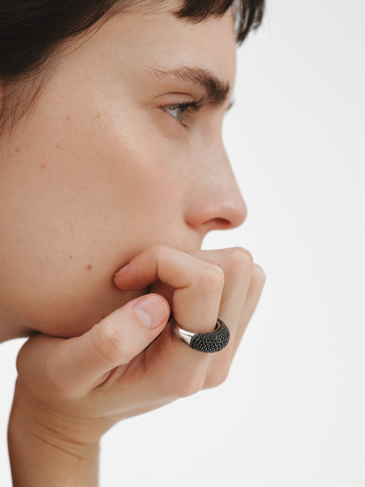 Anillo de plata 925 con pavé de espinelas negras