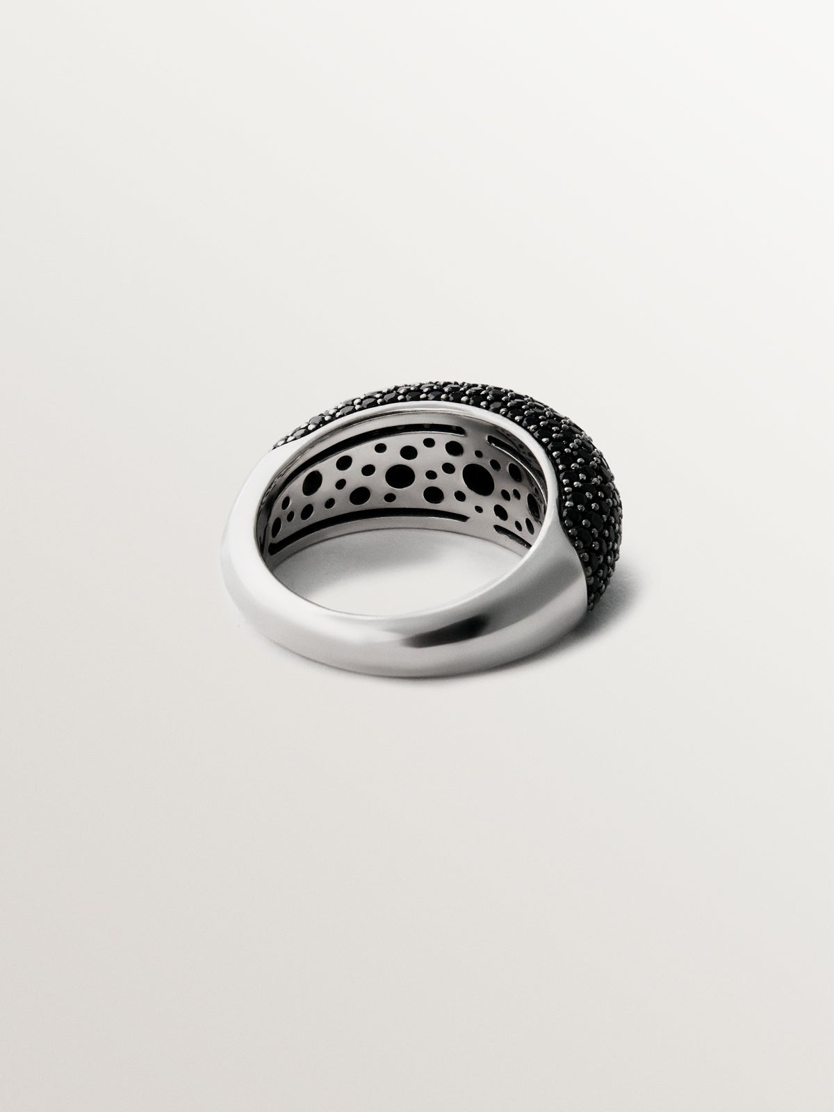Anillo de plata 925 con pavé de espinelas negras