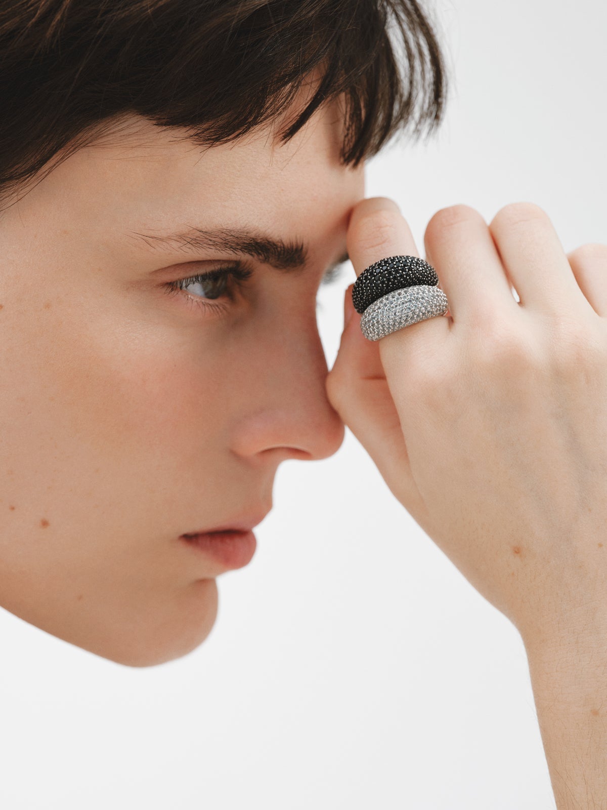 Anillo de plata 925 con pavé de espinelas negras