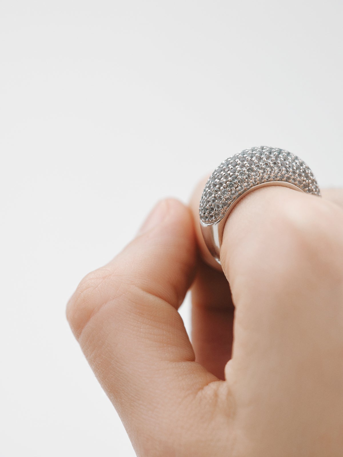 Anillo de plata 925 con pavé de topacios azul sky