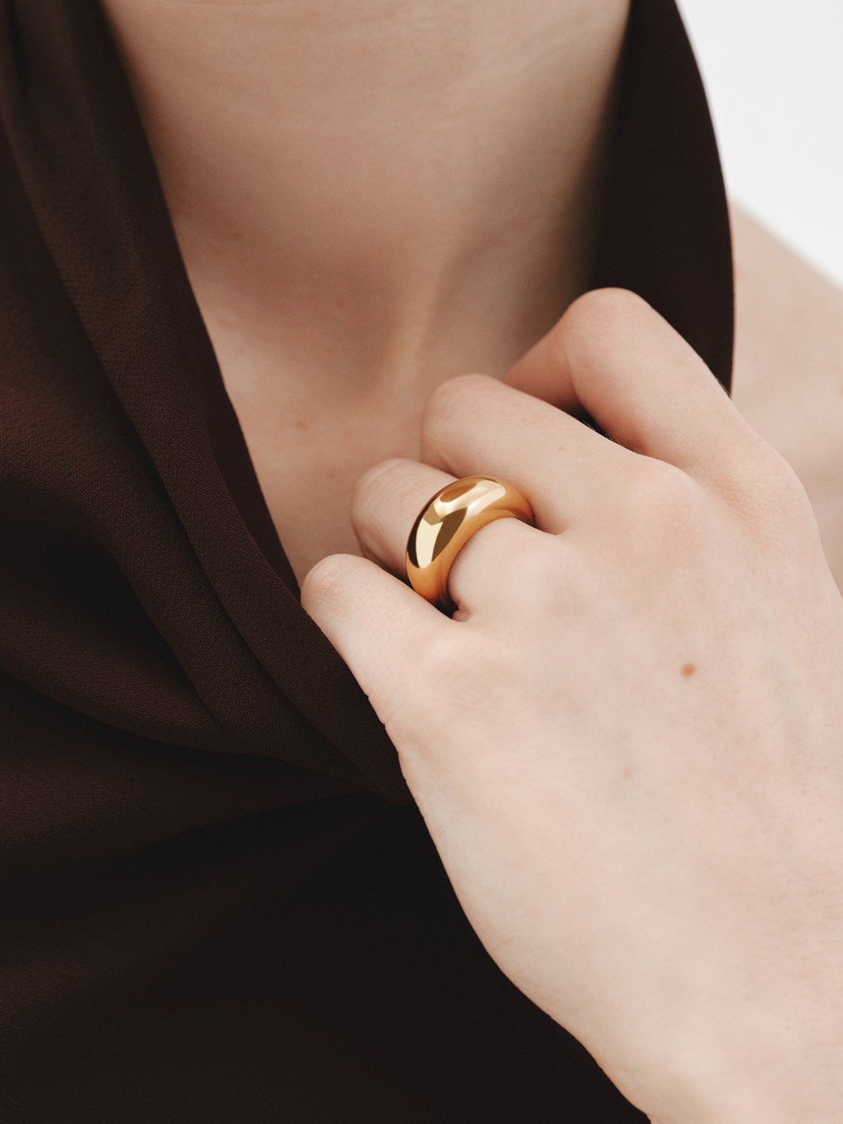 Anillo abombado de plata 925 bañada en oro amarillo de 18K