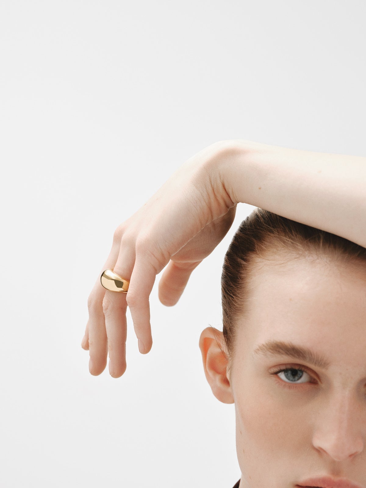 Anillo abombado de plata 925 bañada en oro amarillo de 18K