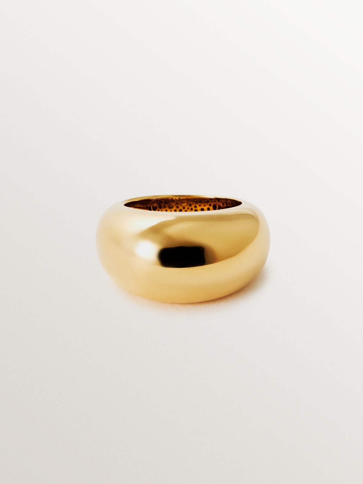 Anillo abombado de plata 925 bañada en oro amarillo de 18K