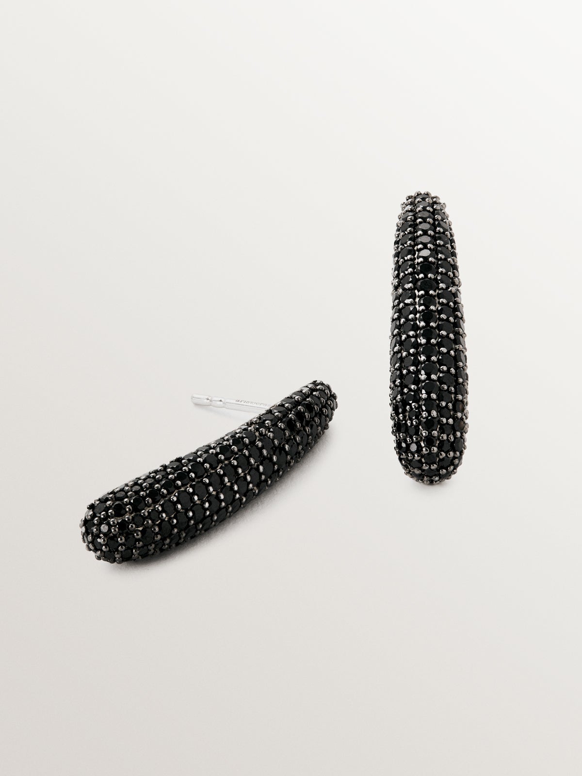 Pendientes largos de plata 925 con pavé de espinelas negras