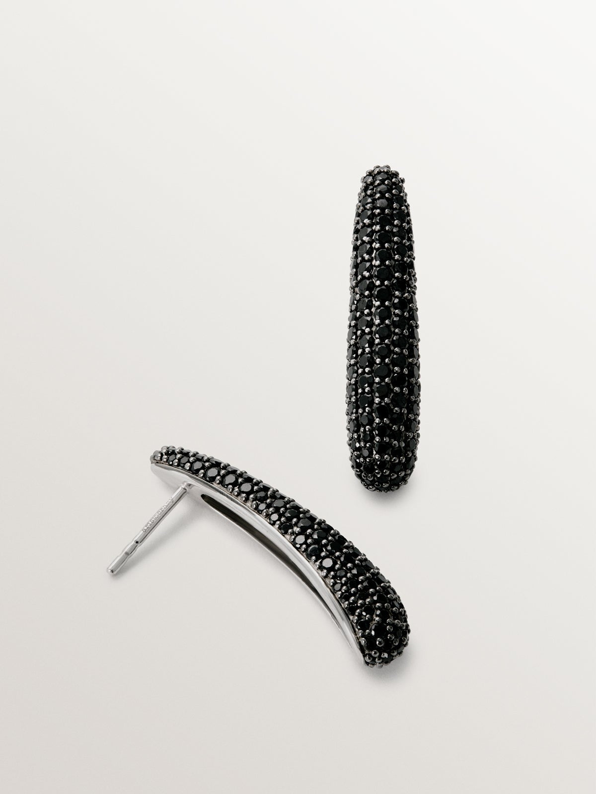 Pendientes largos de plata 925 con pavé de espinelas negras