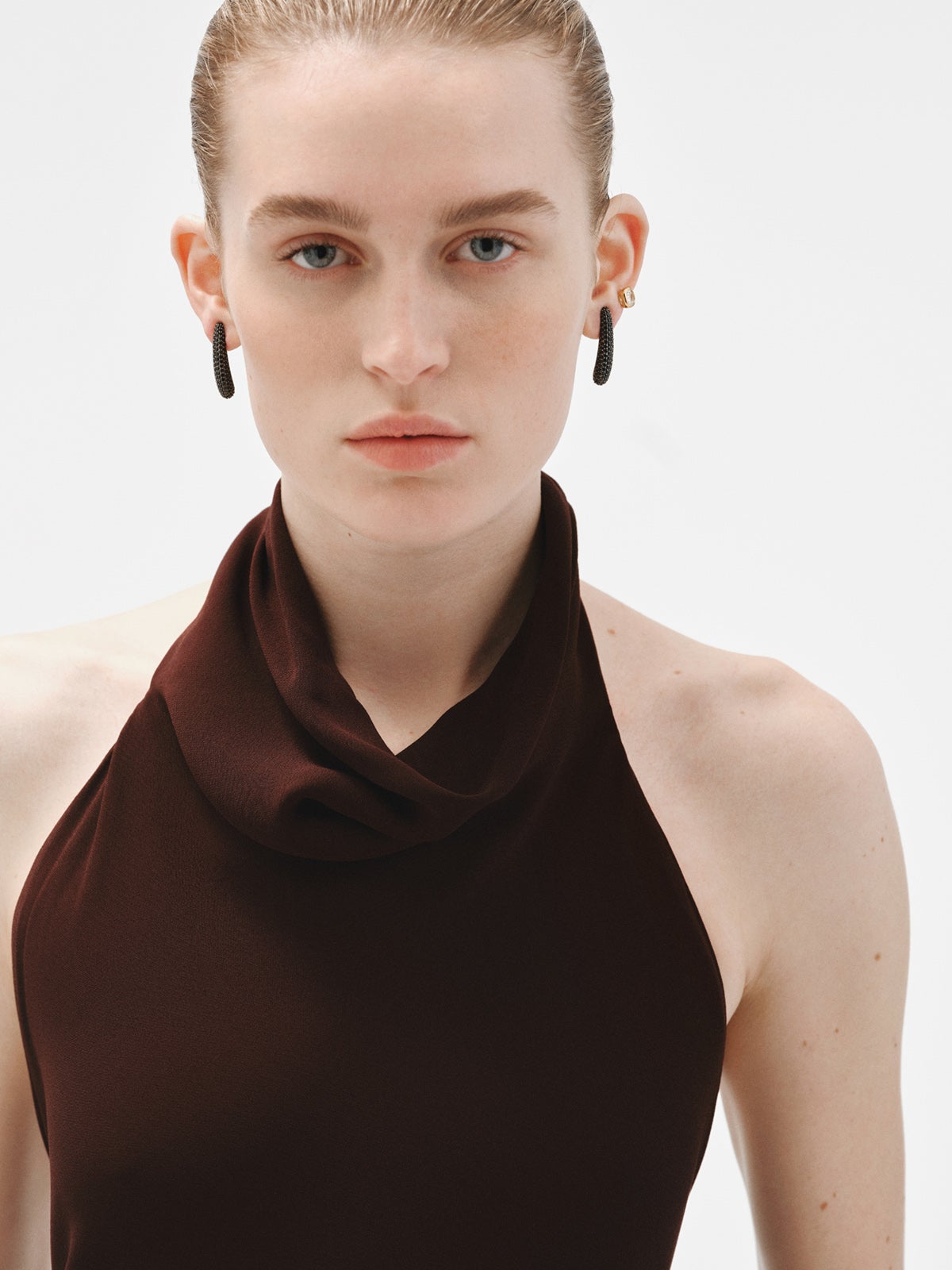 Pendientes largos de plata 925 con pavé de espinelas negras