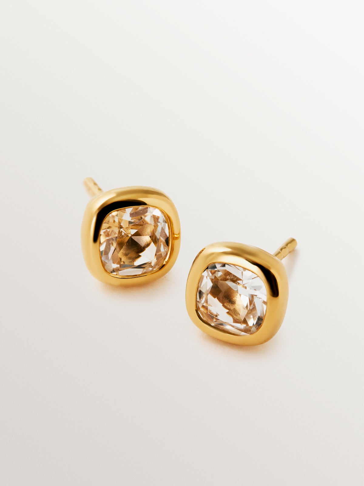 Pendientes de plata 925 bañada en oro amarillo de 18K con 2 topacios blancos