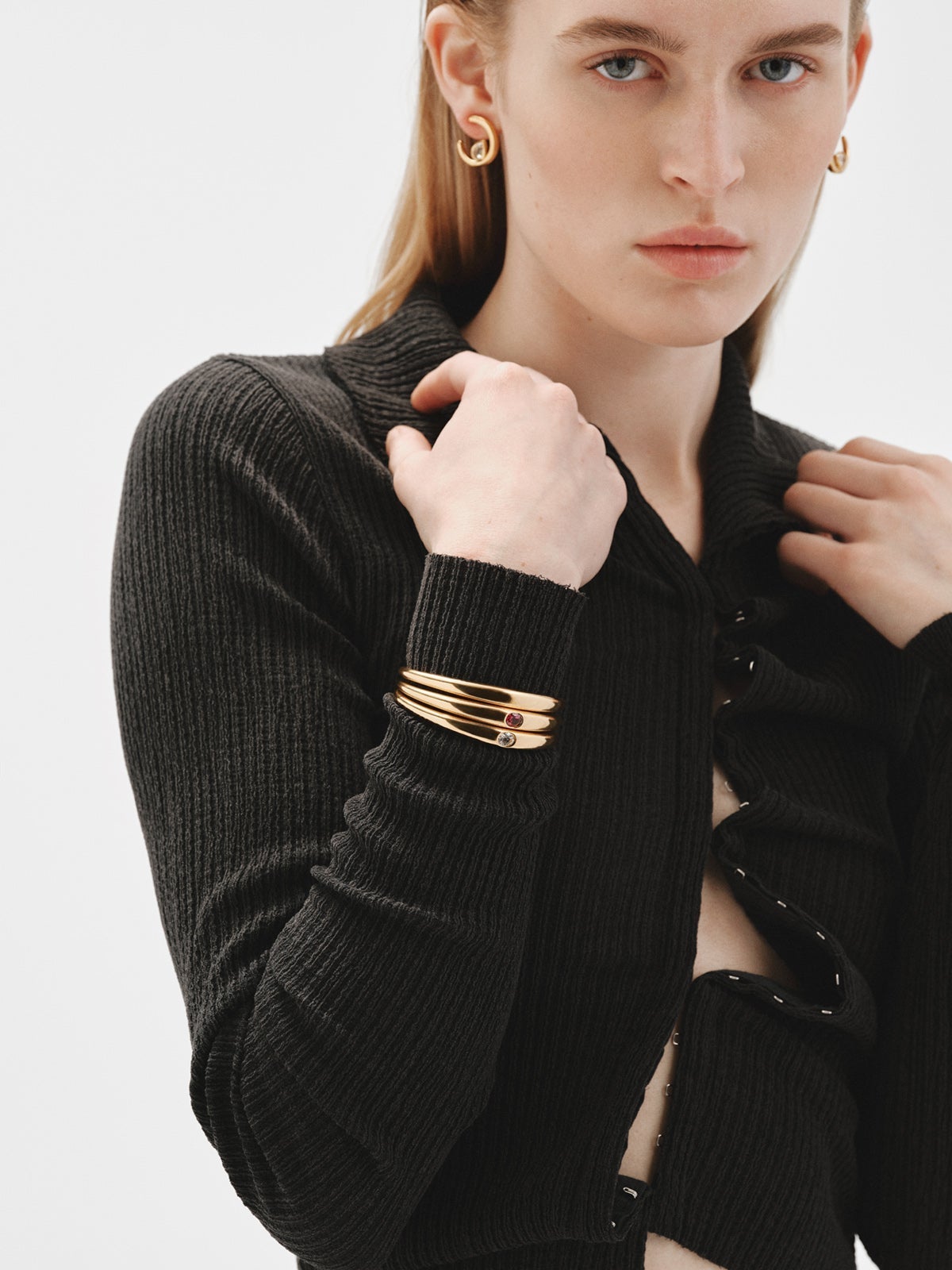 Pendientes de aro de plata 925 bañada en oro amarillo de 18K con 2 topacios blancos