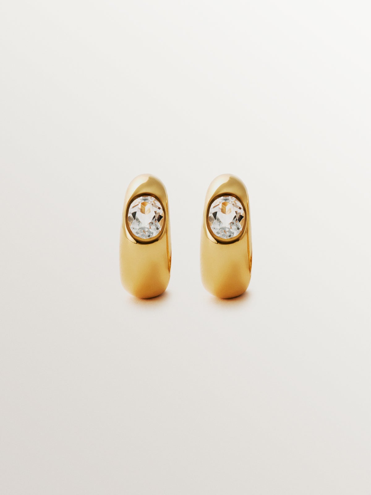 Pendientes de aro de plata 925 bañada en oro amarillo de 18K con 2 topacios blancos
