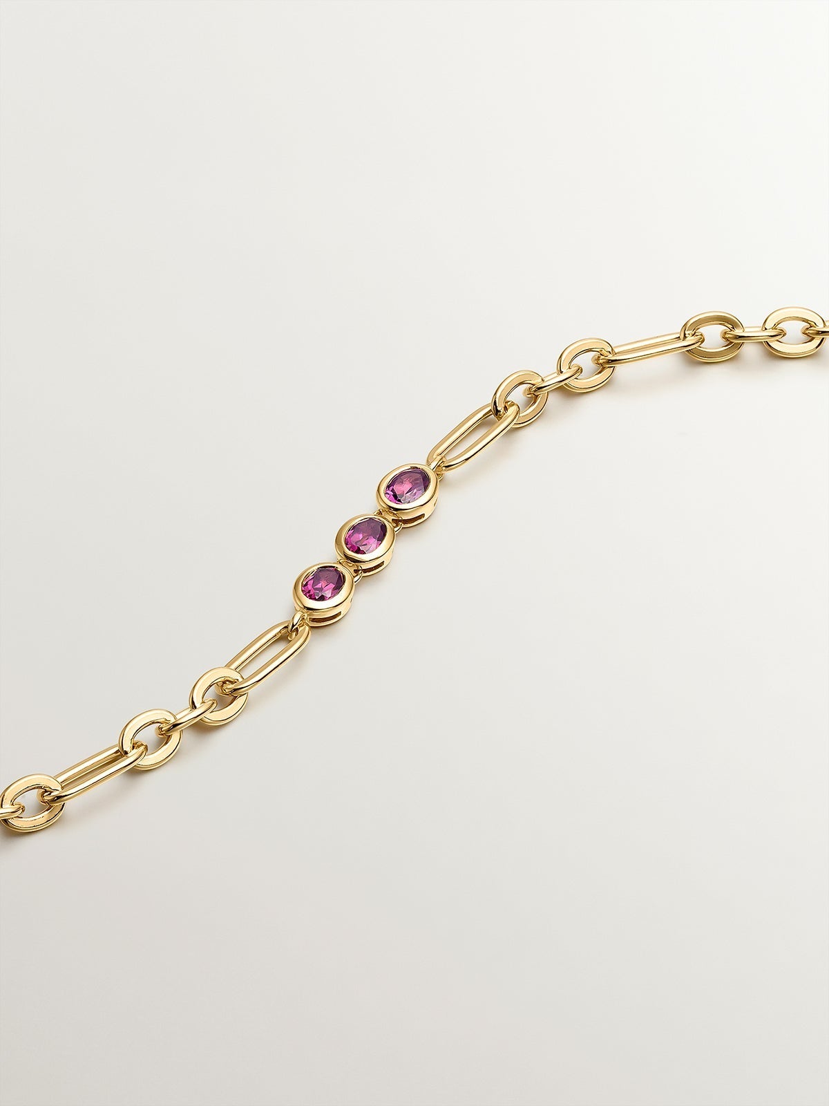 Collar de plata 925 bañada en oro amarillo de 18K con rodolitas rojas