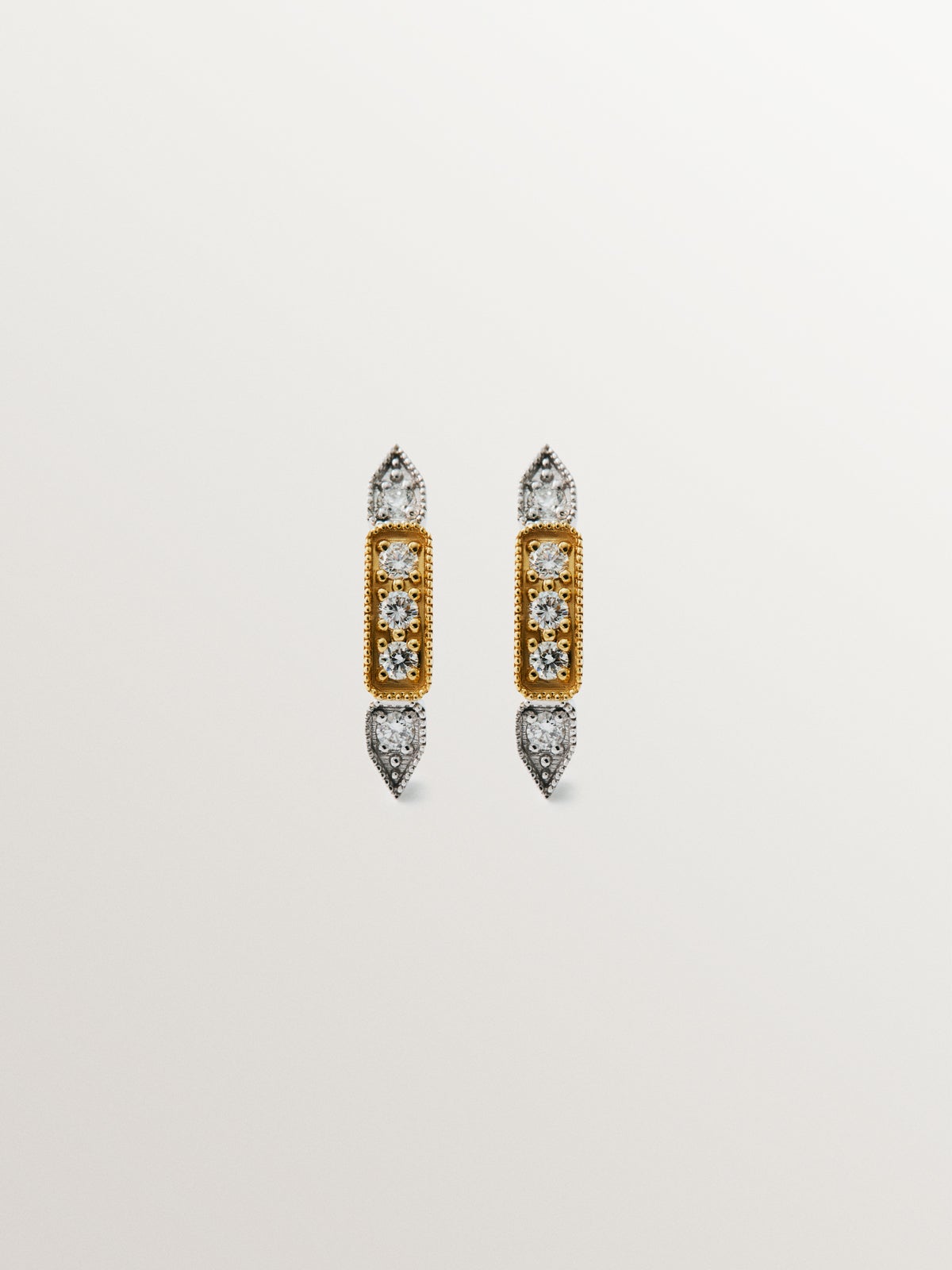 Pendientes de oro blanco y amarillo de 18K con diamantes en talla brillante