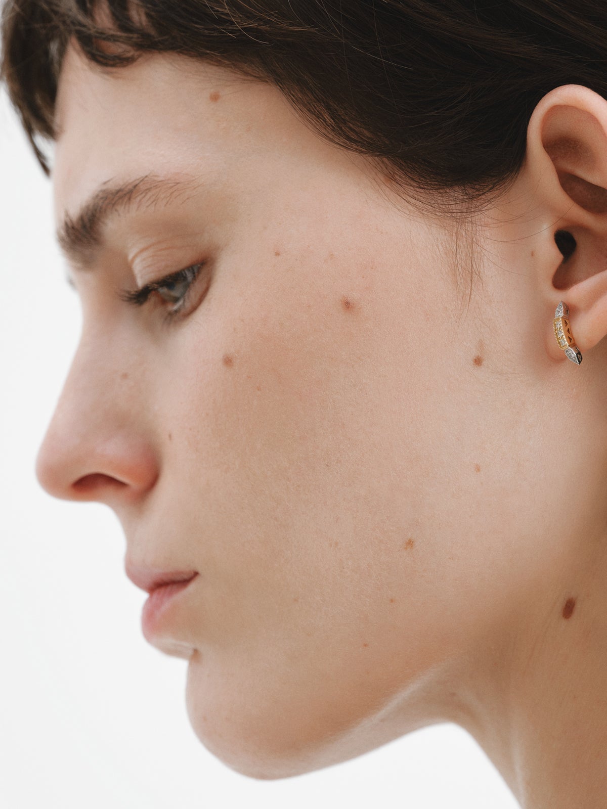 Pendientes de oro blanco y amarillo de 18K con diamantes en talla brillante