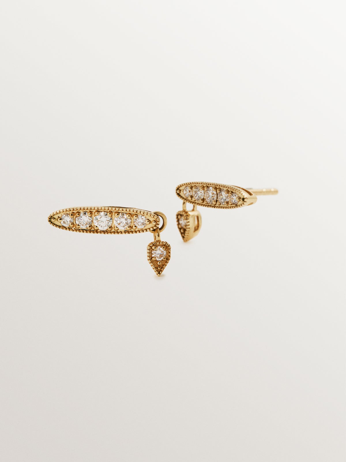 Pendientes de oro amarillo de 18K con diamantes en talla brillante