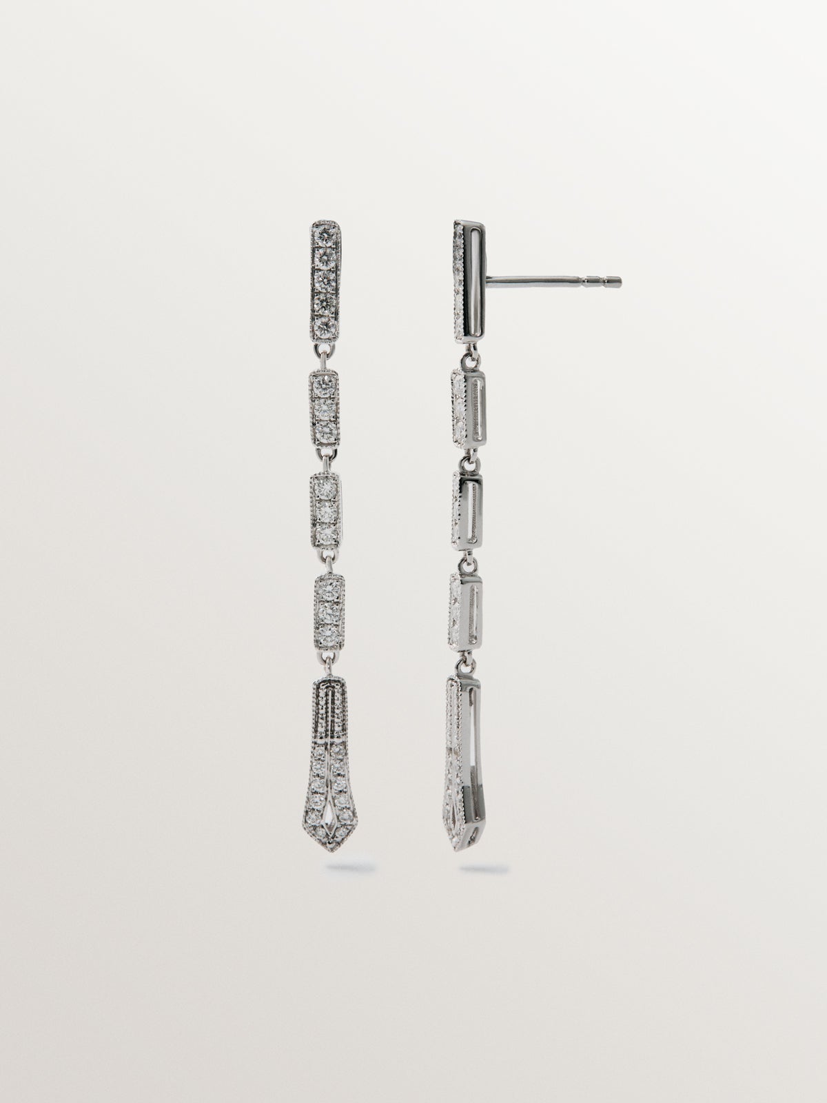 Pendientes largos de oro blanco de 18K con diamantes en talla brillante