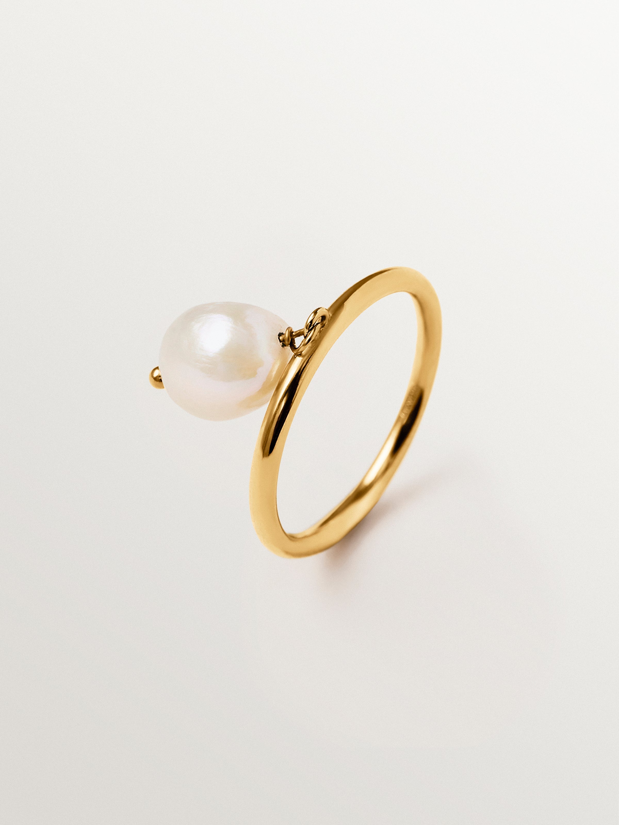 Anillo  con perla colgante de plata 925 bañada en oro de 18K