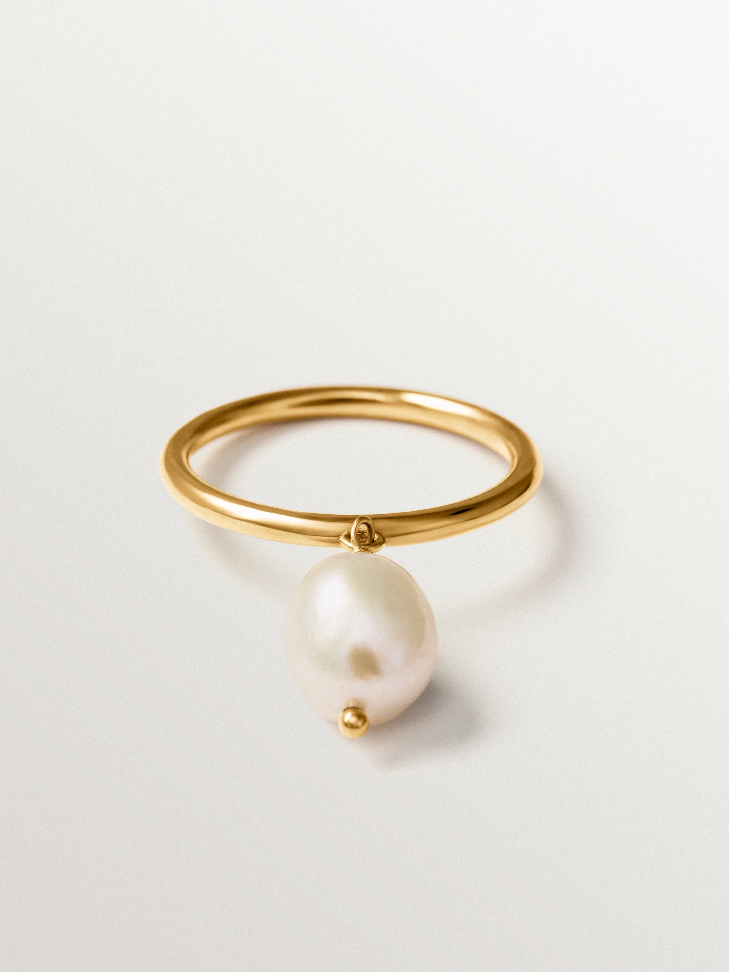 Anillo  con perla colgante de plata 925 bañada en oro de 18K