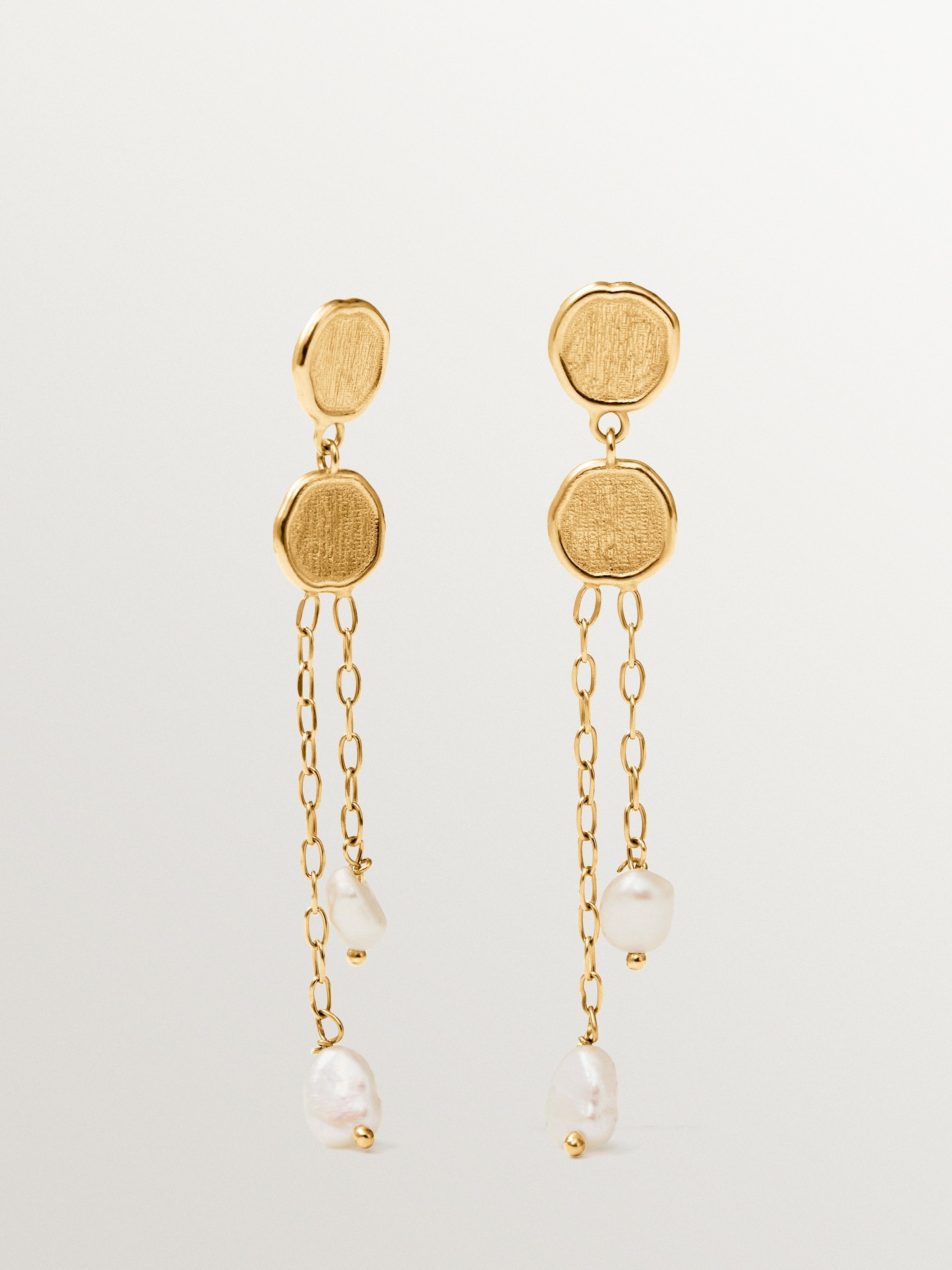Pendientes largos de plata 925 bañada en oro de 18K con perlas colgantes