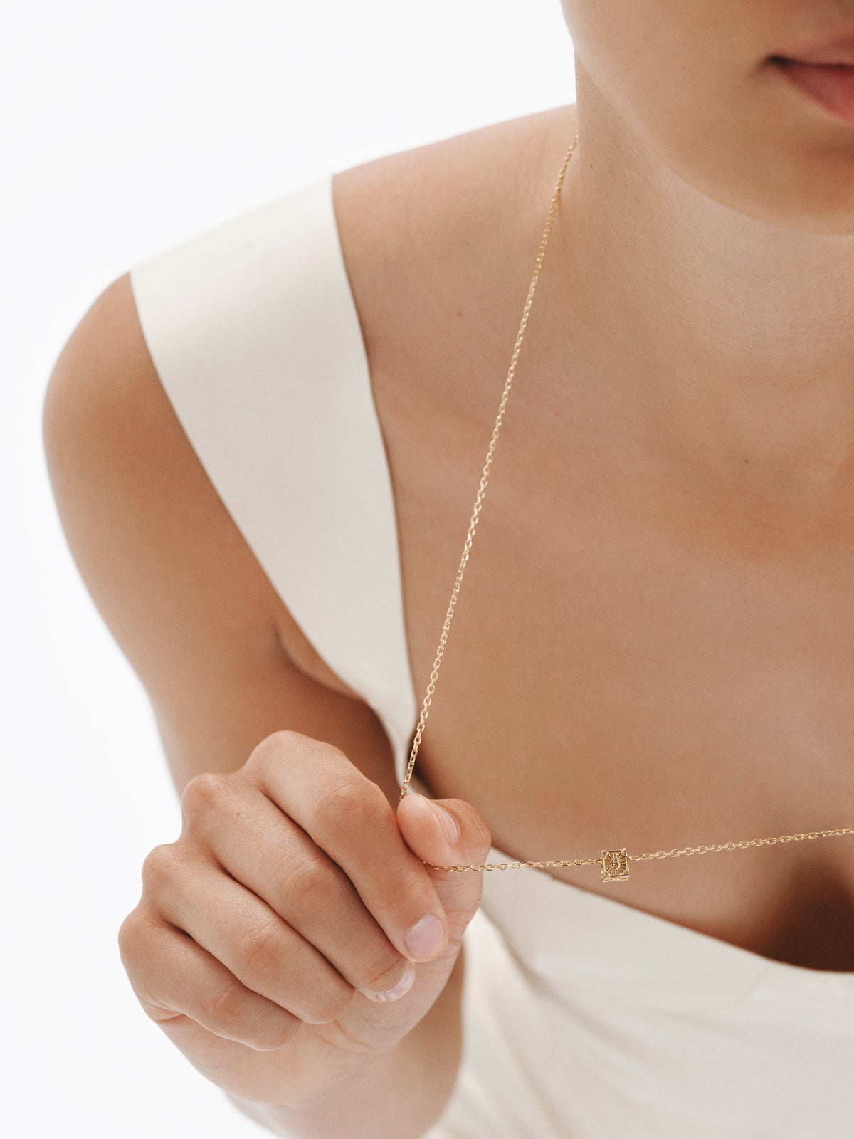 Charm de plata 925 bañada en oro de 18K con forma de cubo con números pares