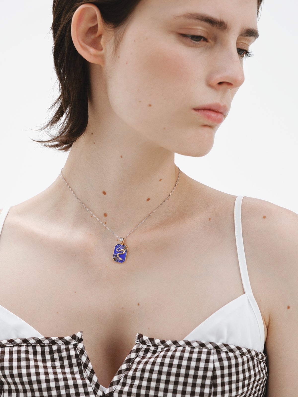 Charm de plata 925 bañada en oro de 18K y esmalte azul con motivo de serpiente