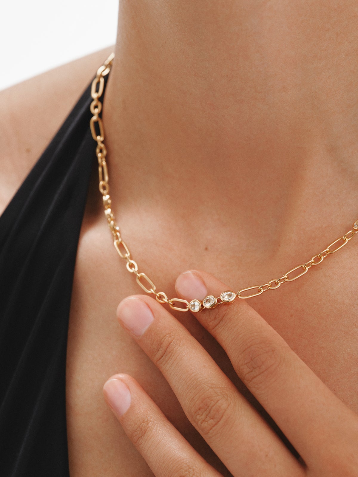 Collar de plata 925 bañada en oro amarillo de 18K con topacios blancos