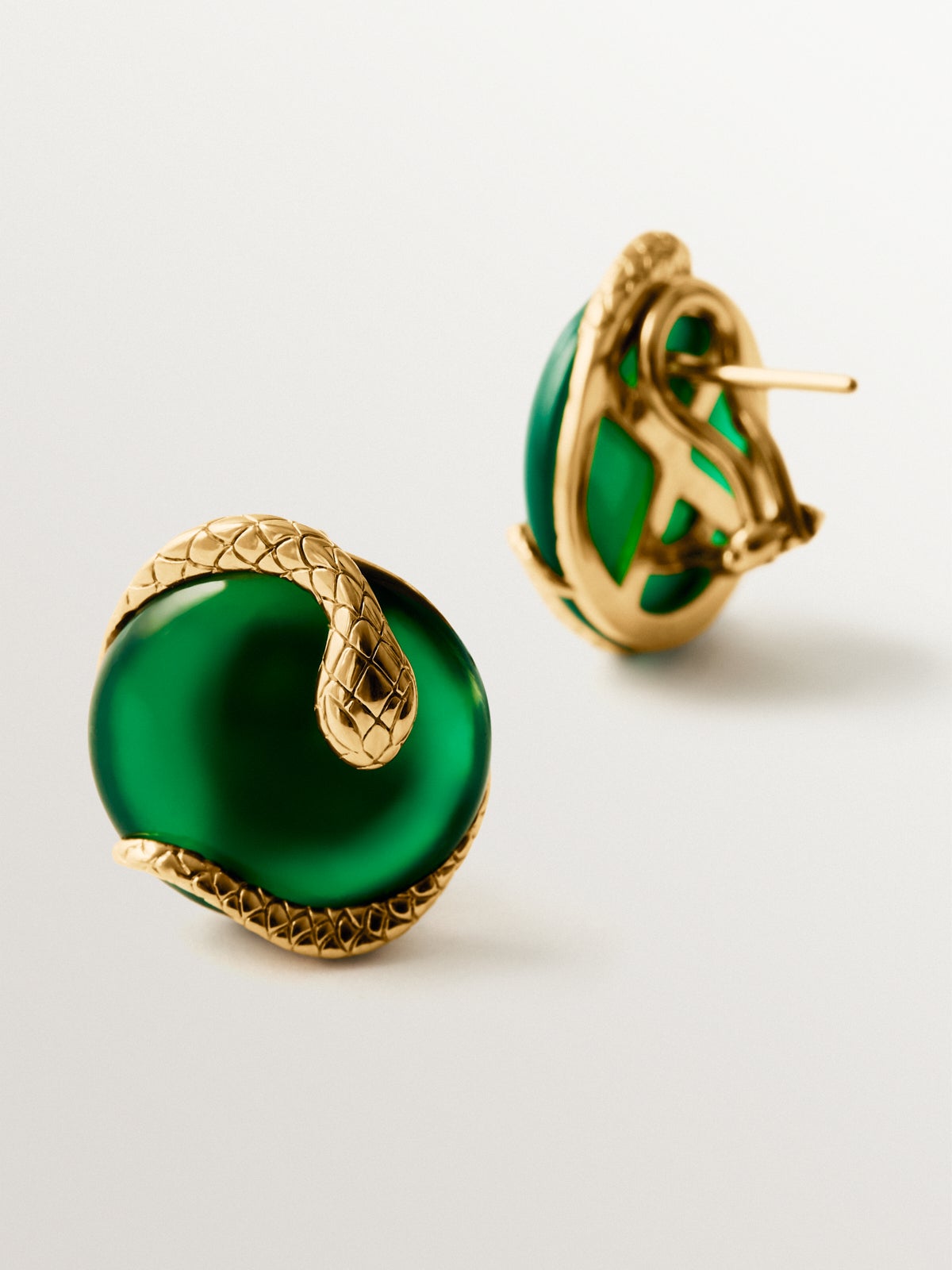 Pendientes de botón de plata 925 bañada en oro amarillo de 18K con ónix verde