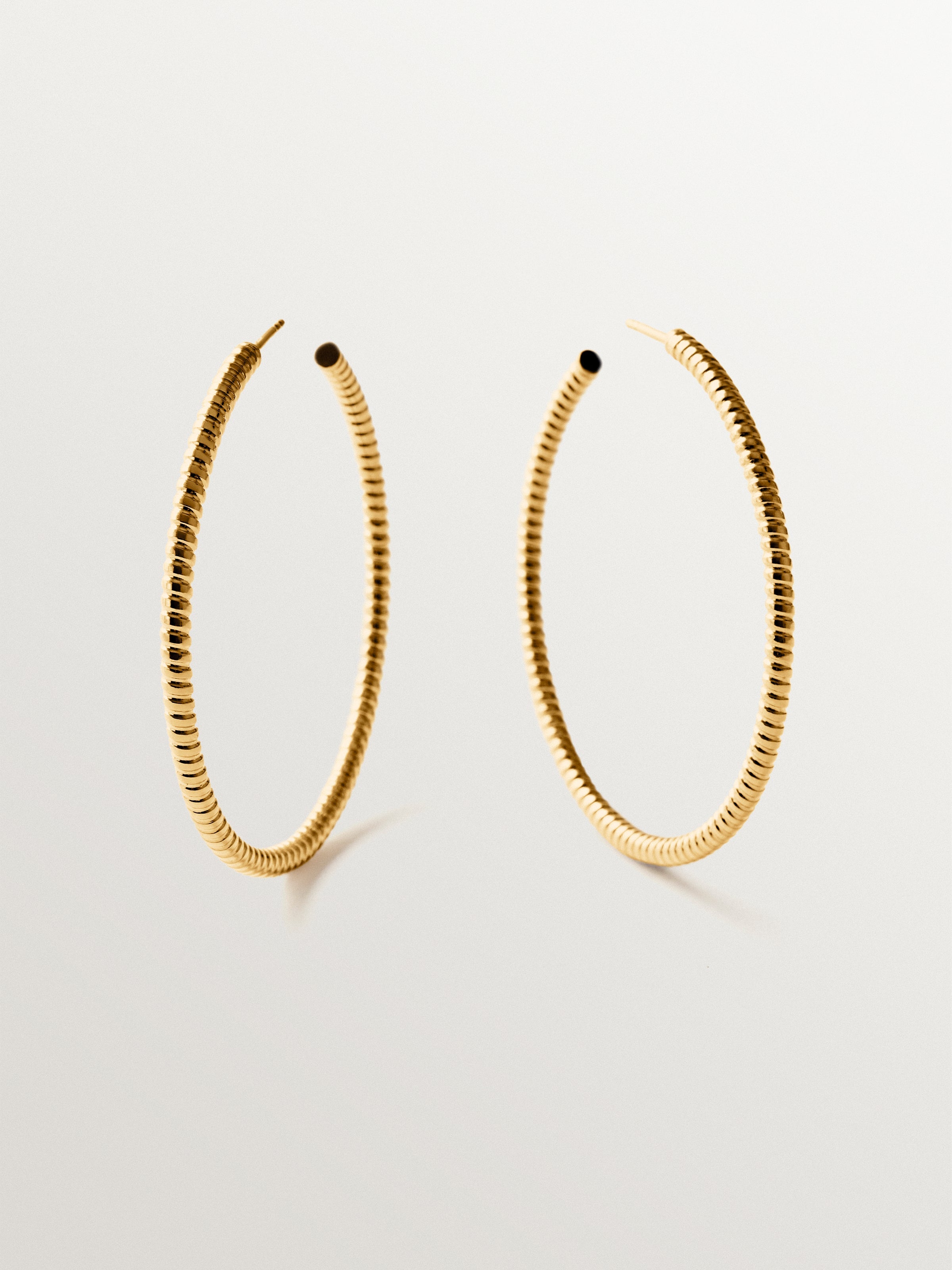 Pendientes de aro galllonados de plata 925 bañada en oro de 18K