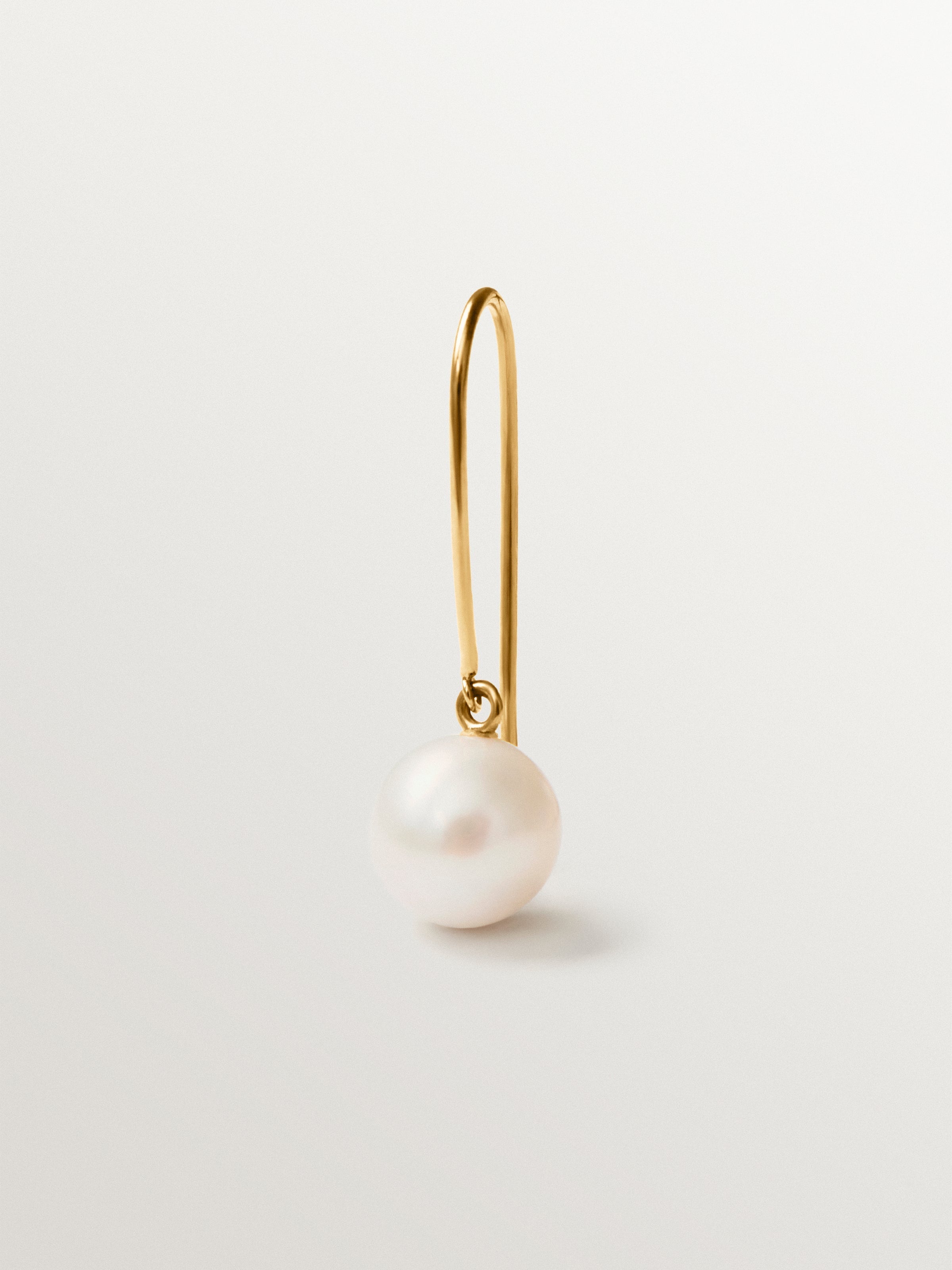 Pendiente individual de plata 925 bañada en oro de 18K con perla