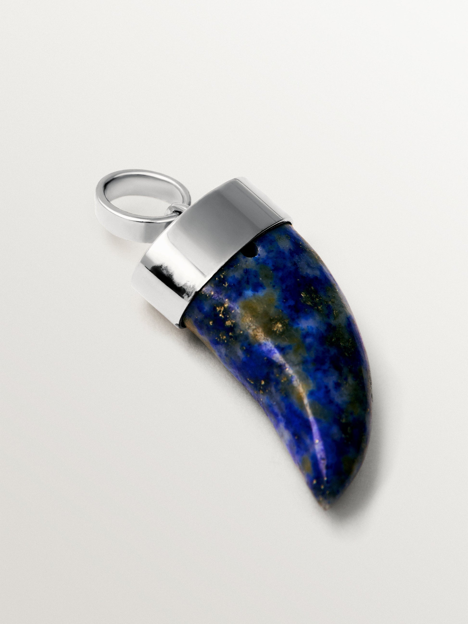 Charm de plata 925 con lapislázuli en forma de colmillo