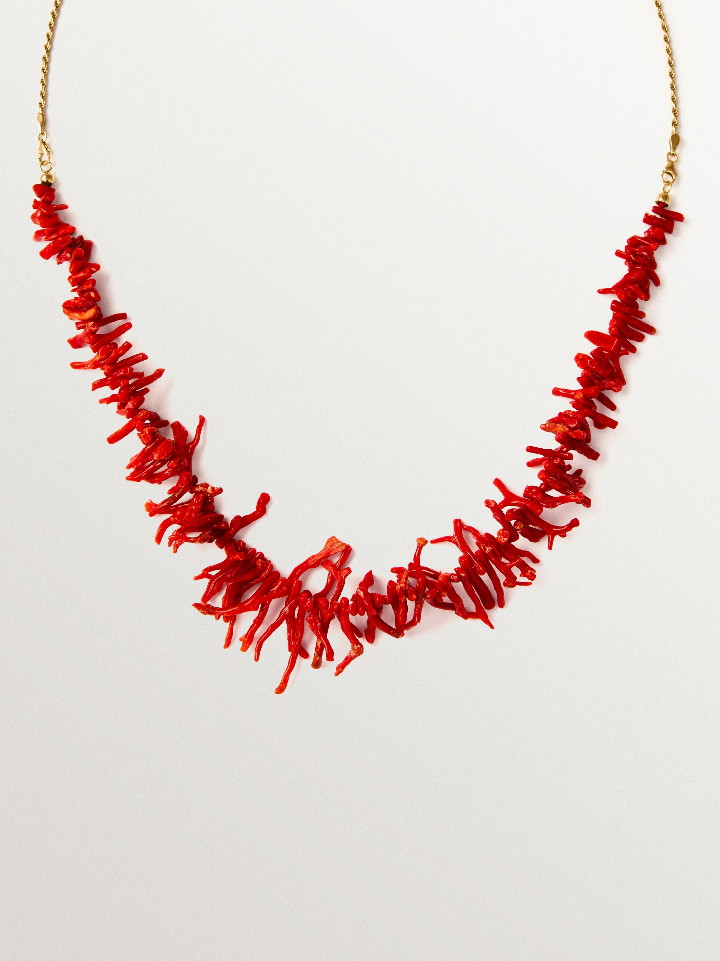 Collar de plata 925 bañada en oro de 18K con coral natural