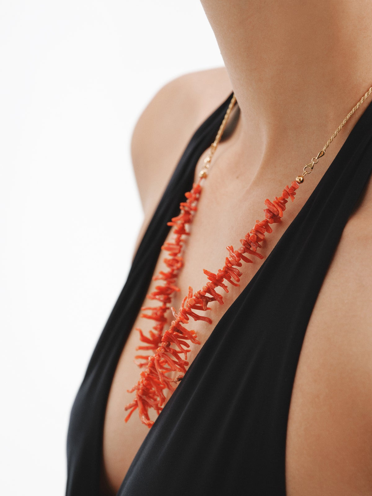 Collar de plata 925 bañada en oro de 18K con coral natural