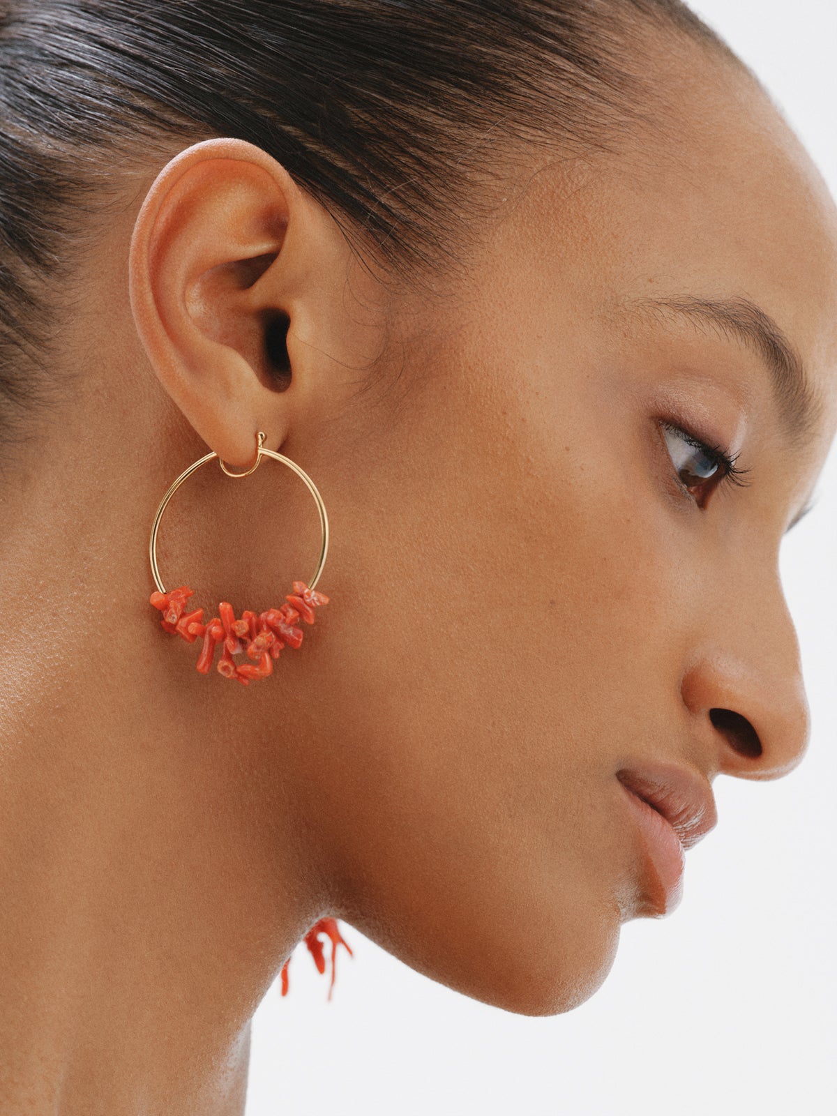 Pendientes de plata 925 bañada en oro de 18K con coral natural