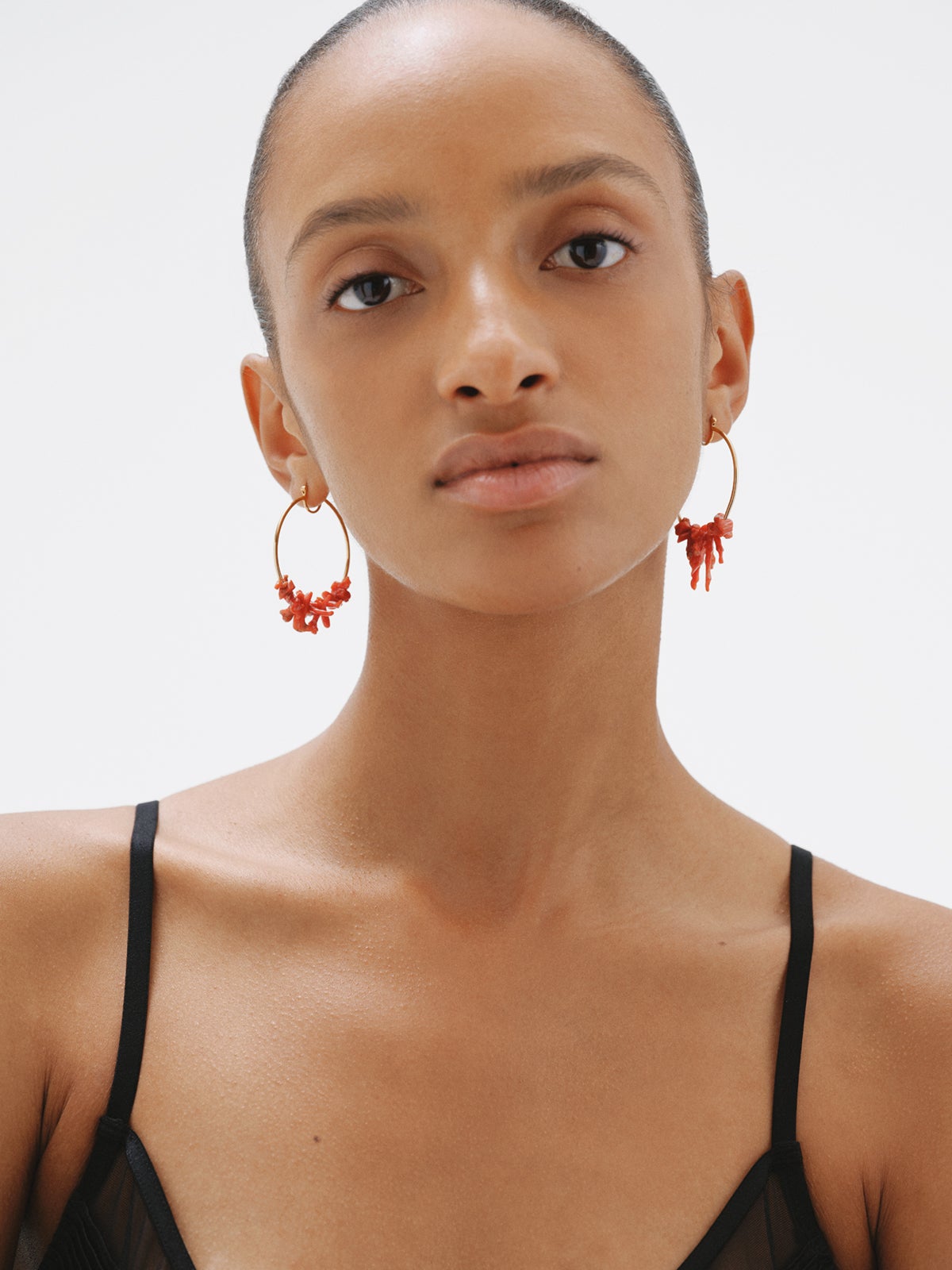 Pendientes de plata 925 bañada en oro de 18K con coral natural