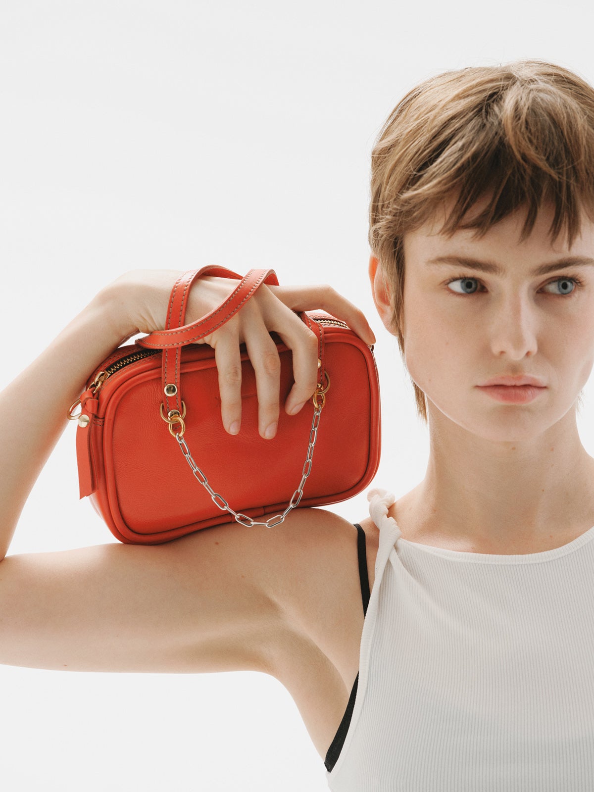 Bolso Sally´s Ketchup con chain de plata 925 y cierres bañados en oro de 18K