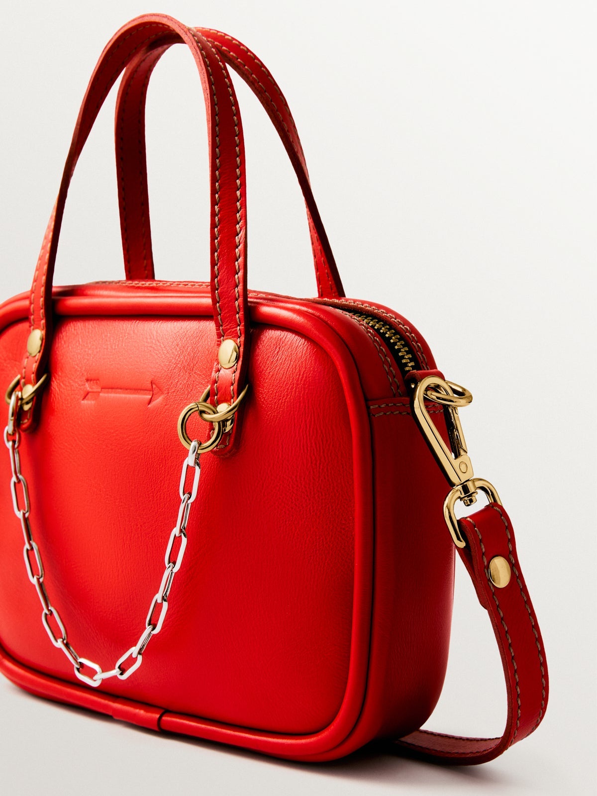Bolso Sally´s Ketchup con chain de plata 925 y cierres bañados en oro de 18K