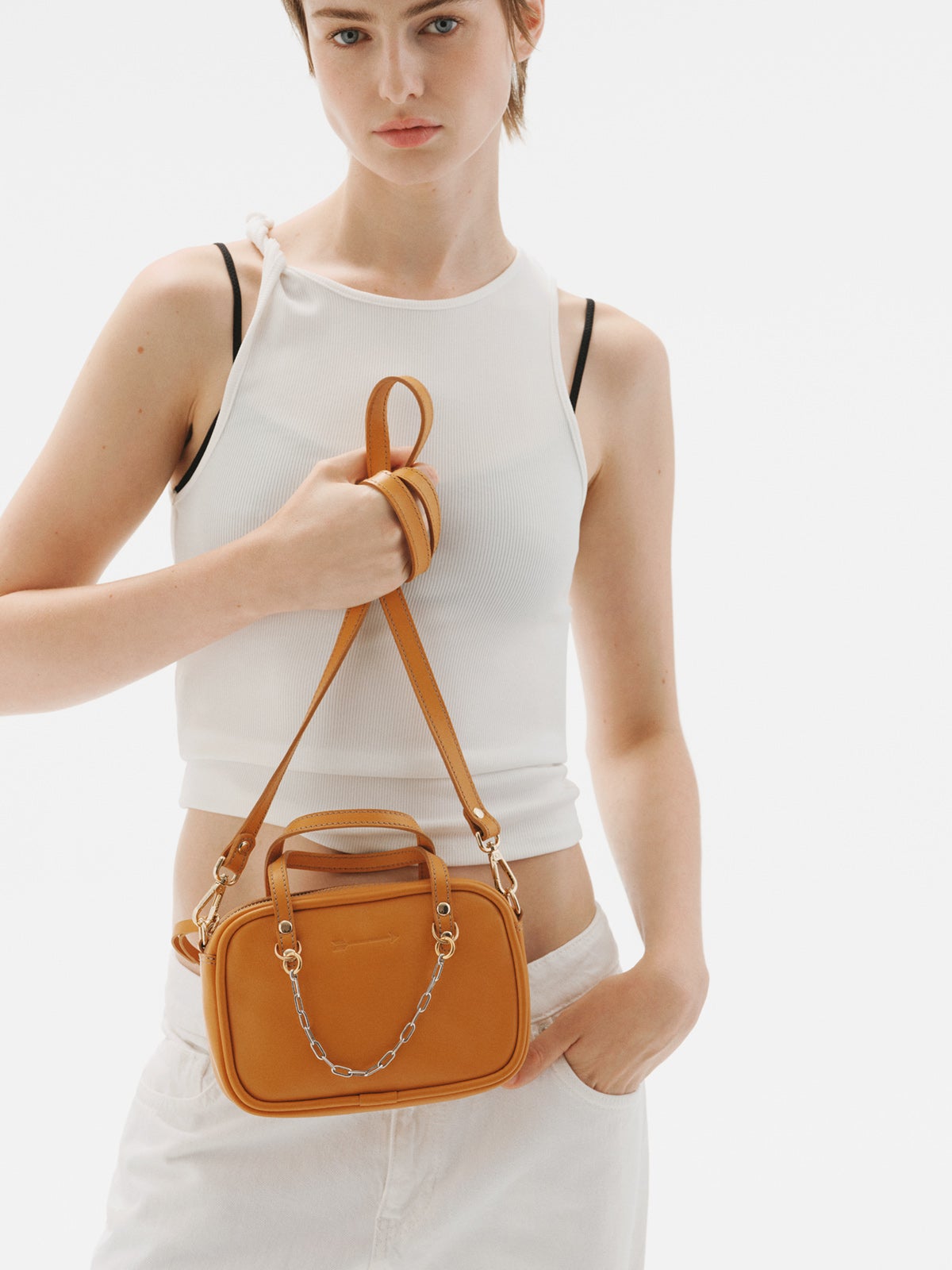 Bolso Sally´s Mustard con chain de plata 925 y cierres bañados en oro de 18K