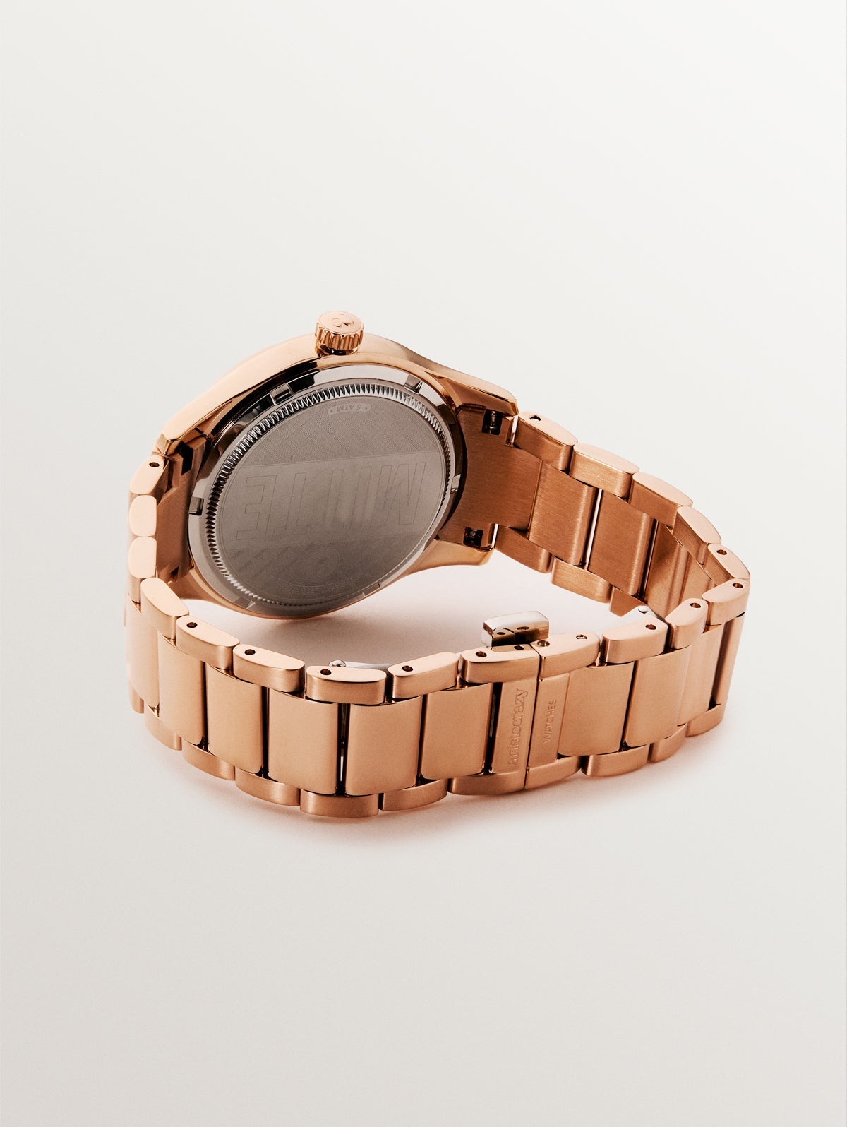 Reloj Mitte con correa de acero rosa y esfera negra